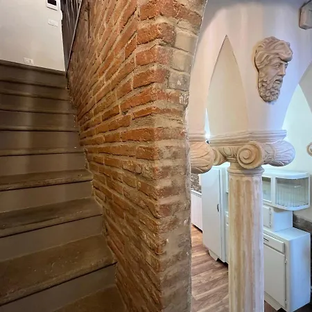 - The House With Well And The Frescos Palace Lejlighed