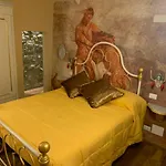 - The House With Well And The Frescos Palace Apartment