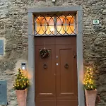 - The House With Well And The Frescos Palace *