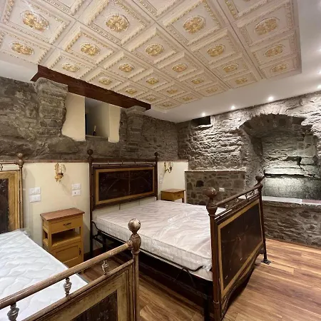Apartament - The House With Well And The Frescos Palace