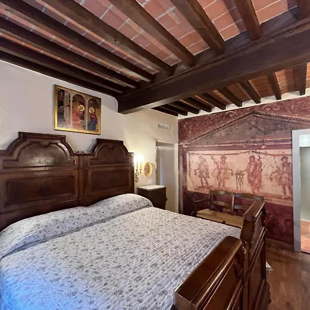 - The House With Well And The Frescos Palace Lägenhet Cortona