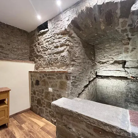 - The House With Well And The Frescos Palace Apartament