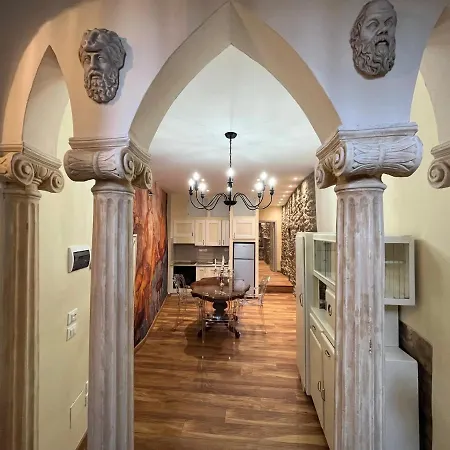 - The House With Well And The Frescos Palace 公寓 哥尔顿