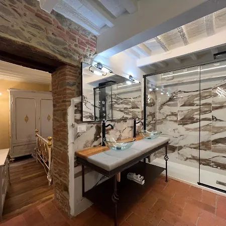 - The House With Well And The Frescos Palace *