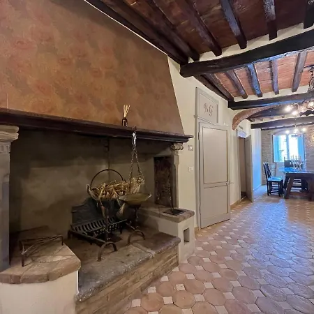 - The House With Well And The Frescos Palace Appartement