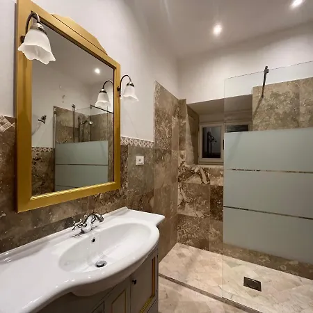 - The House With Well And The Frescos Palace 公寓 *