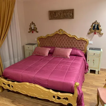 - The House With Well And The Frescos Palace 公寓 哥尔顿