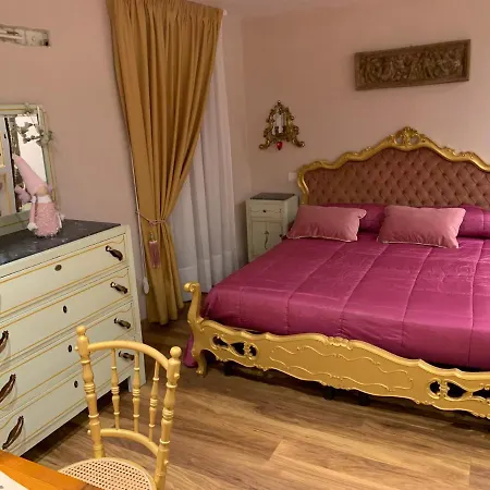 - The House With Well And The Frescos Palace Apartman Cortona