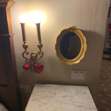 - The House With Well And The Frescos Palace Lägenhet *