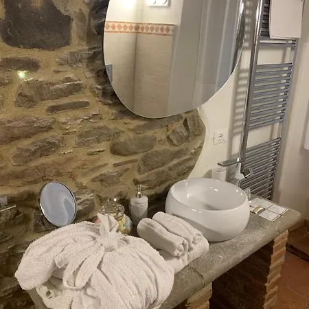 Lägenhet - The House With Well And The Frescos Palace *