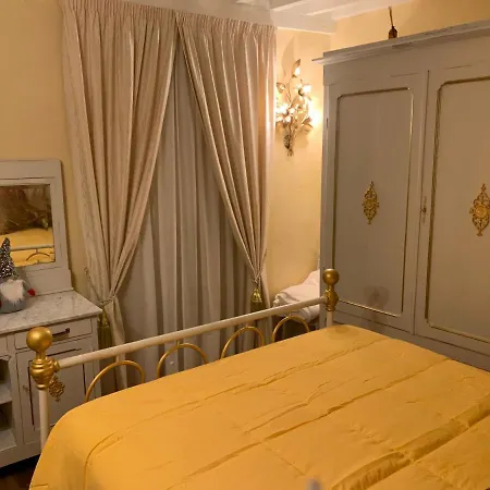 - The House With Well And The Frescos Palace *