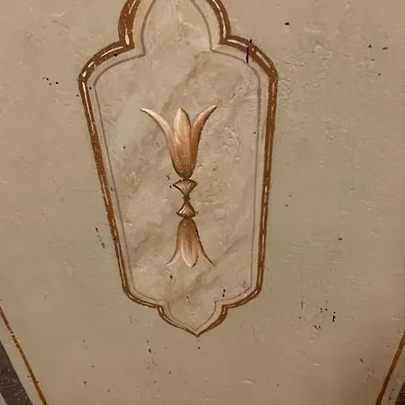 - The House With Well And The Frescos Palace *