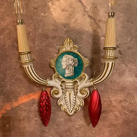 - The House With Well And The Frescos Palace *