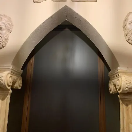 - The House With Well And The Frescos Palace 公寓