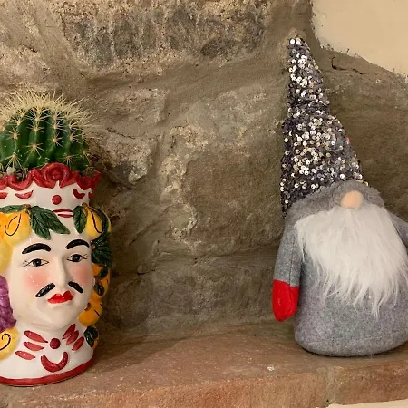 Lägenhet - The House With Well And The Frescos Palace *