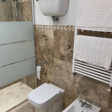 - The House With Well And The Frescos Palace 公寓 哥尔顿