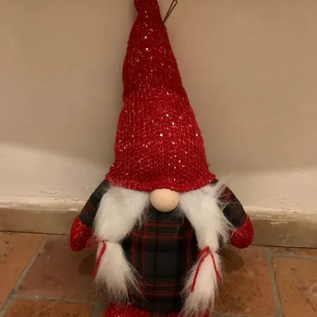 - The House With Well And The Frescos Palace * 哥尔顿