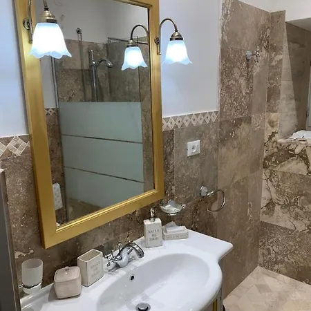 - The House With Well And The Frescos Palace Lägenhet