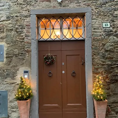 - The House With Well And The Frescos Palace *