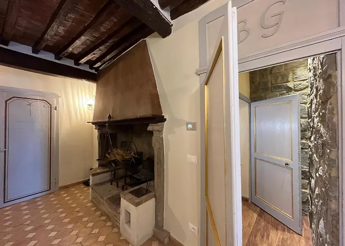 - The House With Well And The Frescos Palace * Cortona