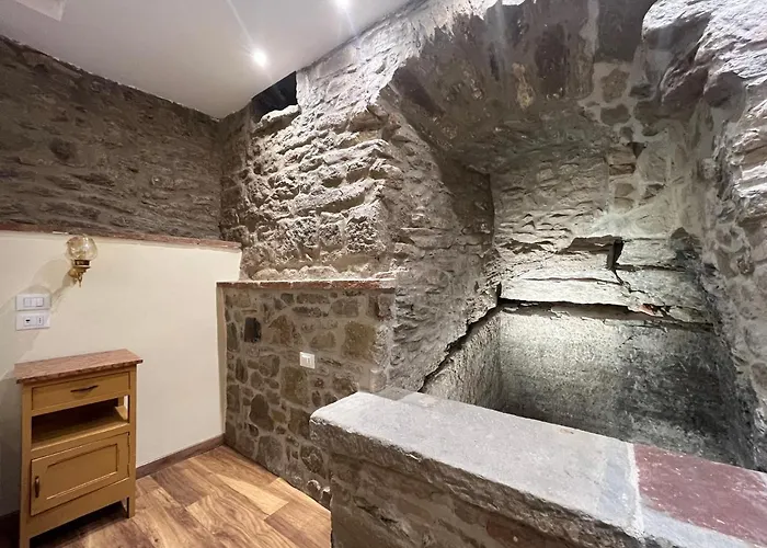 - The House With Well And The Frescos Palace Apartment