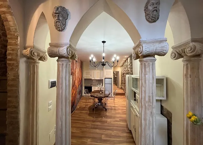 - The House With Well And The Frescos Palace Apartment Cortona