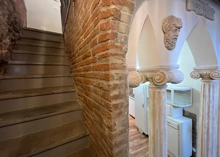 - The House With Well And The Frescos Palace Apartment