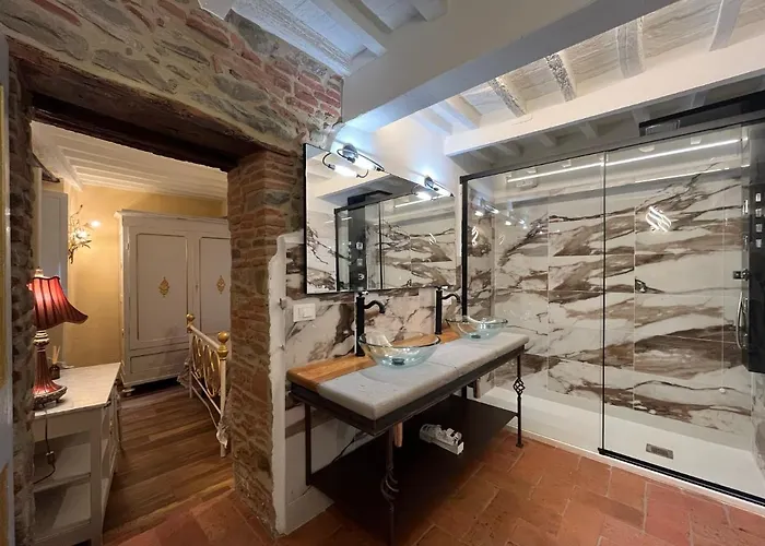 - The House With Well And The Frescos Palace *