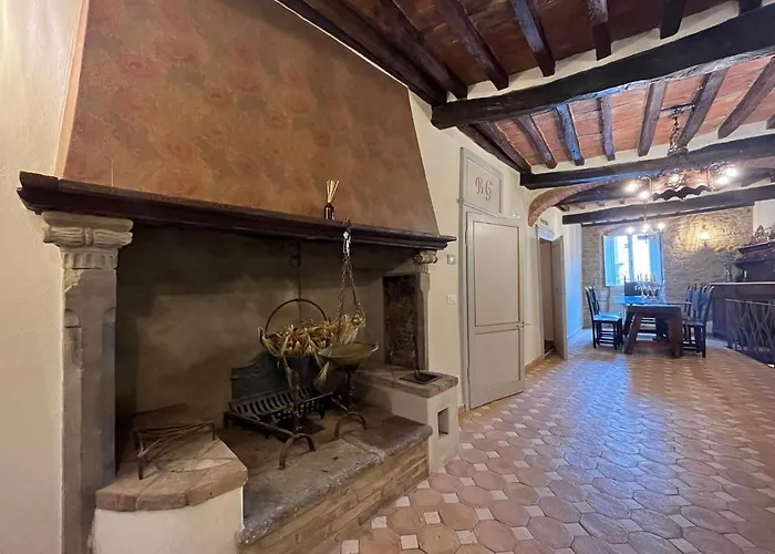 - The House With Well And The Frescos Palace Apartment