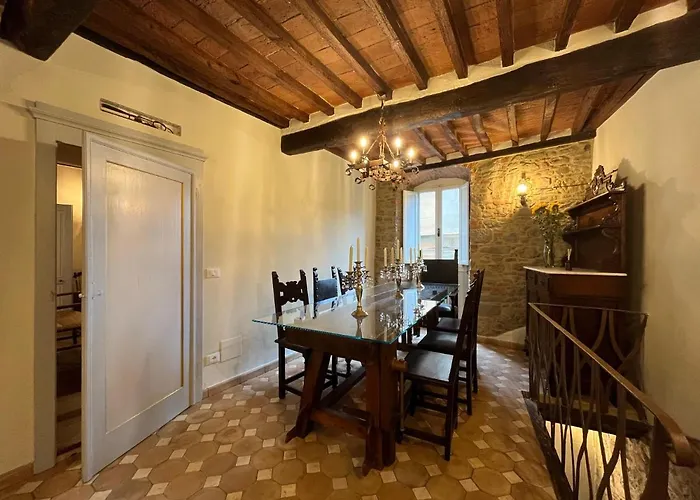 - The House With Well And The Frescos Palace Apartment *