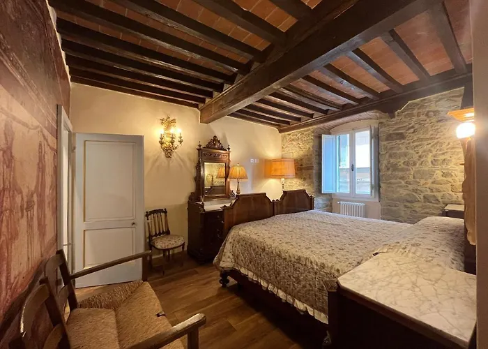 - The House With Well And The Frescos Palace * Cortona