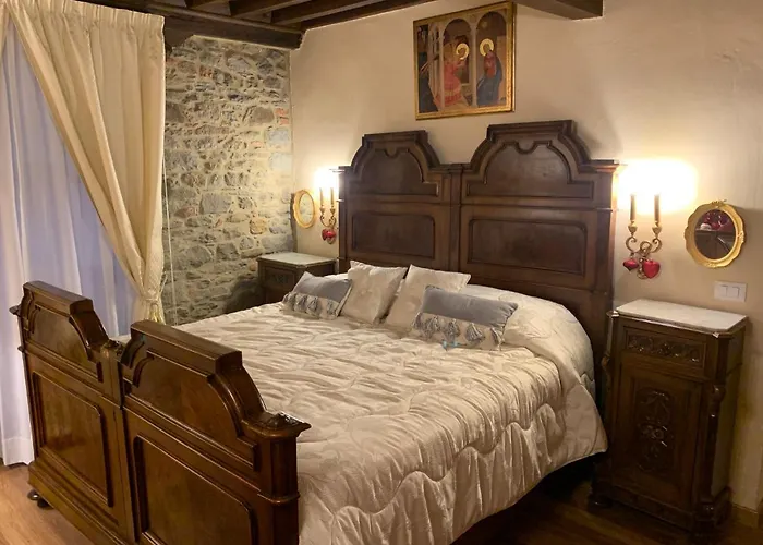 - The House With Well And The Frescos Palace Apartman Cortona