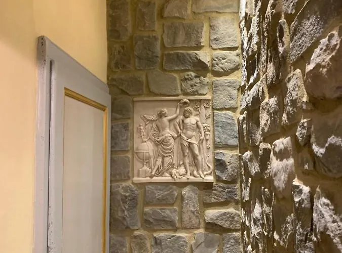 - The House With Well And The Frescos Palace * Cortona