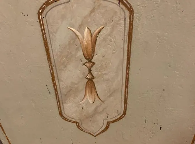 - The House With Well And The Frescos Palace *