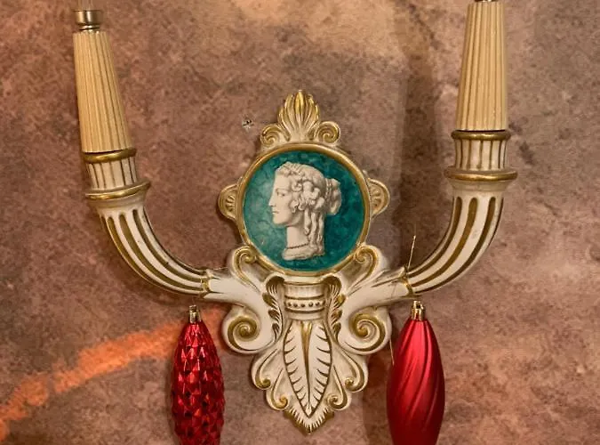 - The House With Well And The Frescos Palace *