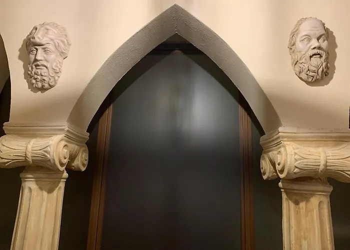 - The House With Well And The Frescos Palace Apartment