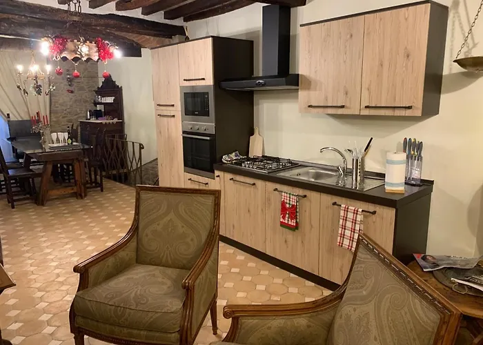 - The House With Well And The Frescos Palace *