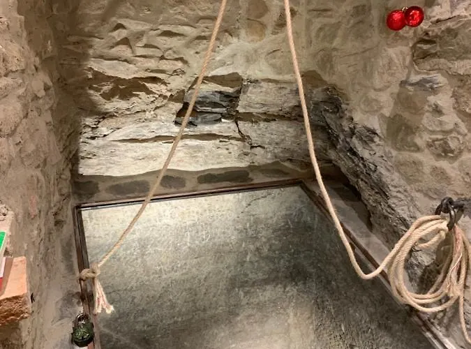 - The House With Well And The Frescos Palace * Cortona