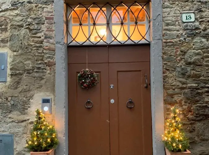 - The House With Well And The Frescos Palace *